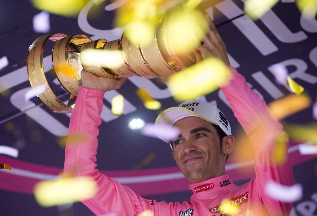 Spanish Alberto Contador celebrates with his trophy on the podium after winning the 98th Giro d'Italia in Milan, 31 may 2015. ANSA/CLAUDIO PERI