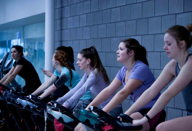 Perché il ciclismo indoor è meglio dello spinning? - dalzero.it